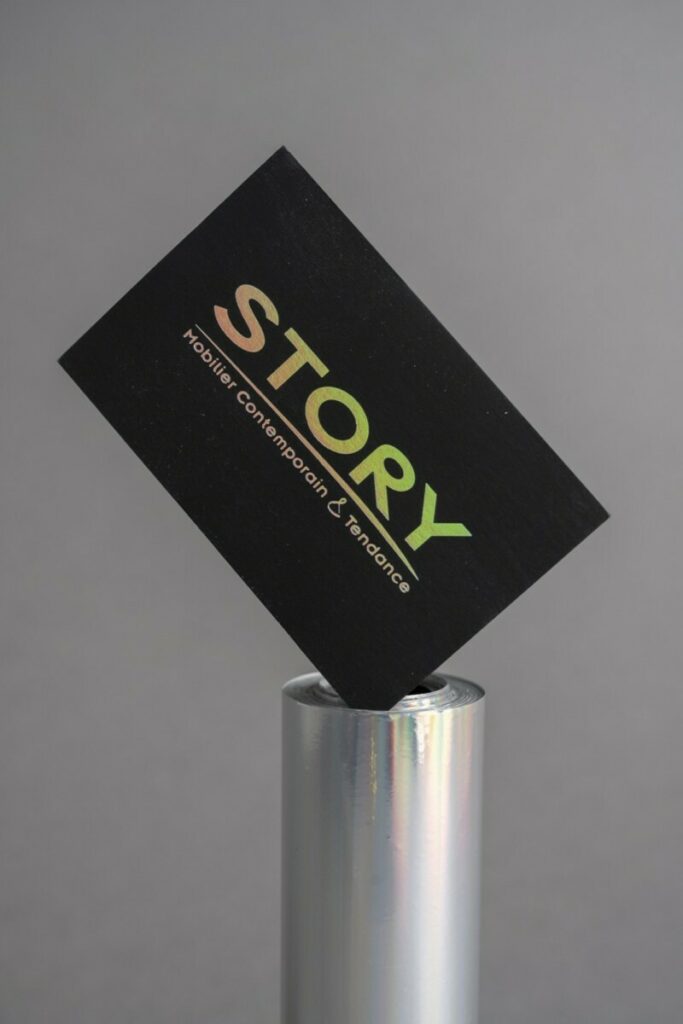 Cartes de visites spécialiste mobilier contemporain – Marquage à chaud Holographique laser – Plike 330gr/m2 Noir