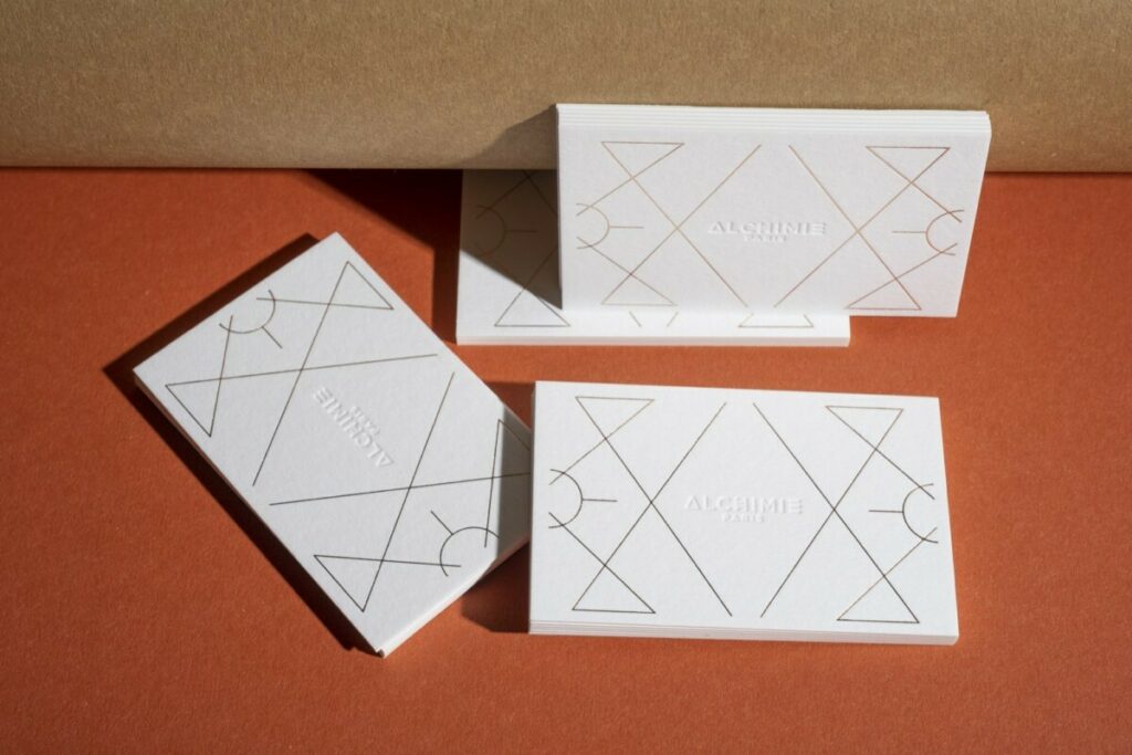Cartes de visite bar à chicha – Dorure à chaud cuivre et débossage pur en creux – contre collage duplex 2x350g – Colorplan Bright White