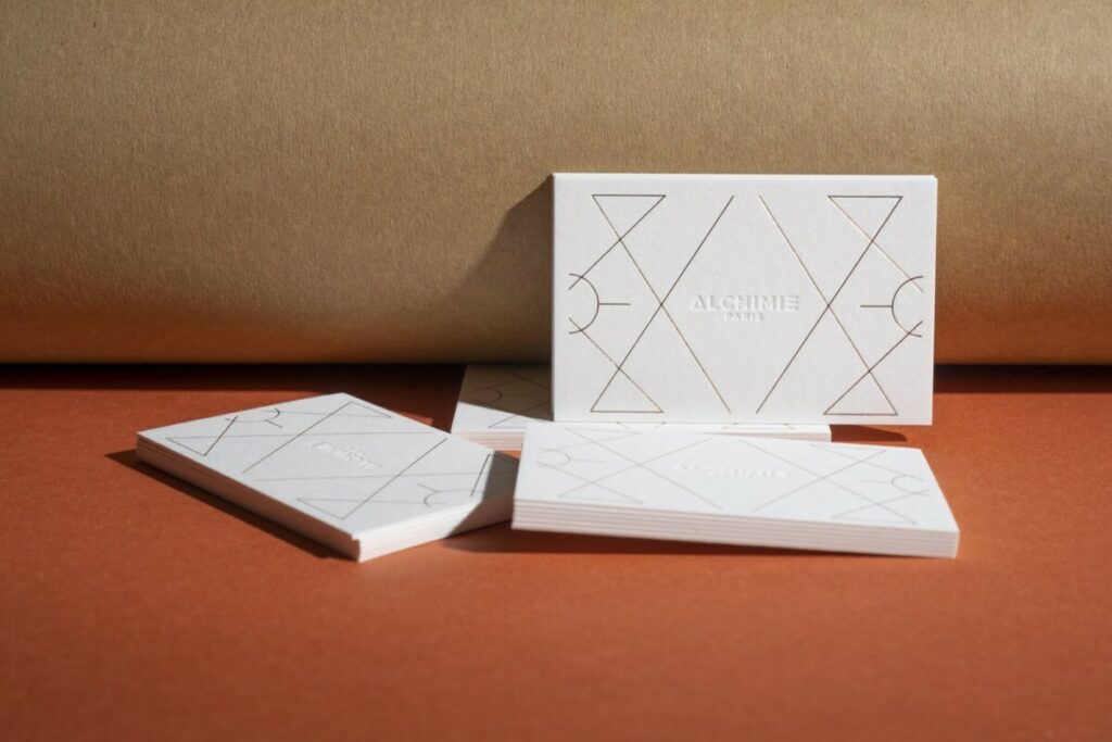 Cartes de visite bar à chicha – Dorure à chaud cuivre et débossage pur en creux – contre collage duplex 2x350g – Colorplan Bright White