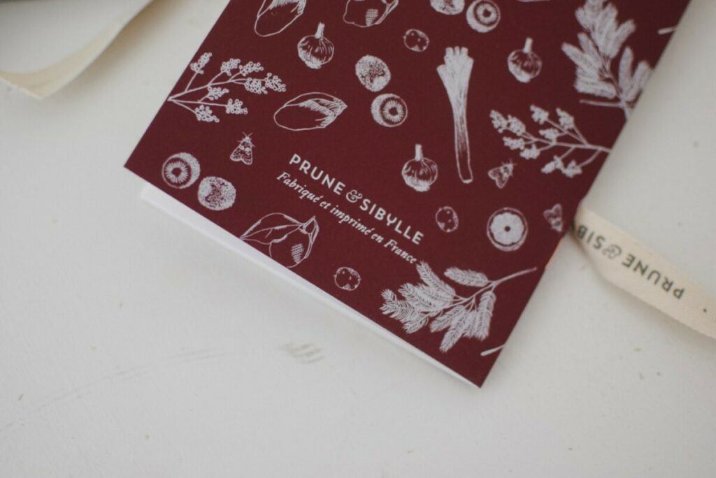 Carnets de recette 4 saisons format portait – Reliure en couture singer – Impression blanc numérique sur Keaykolour 300g