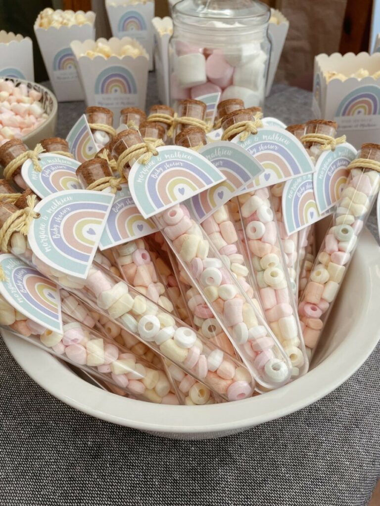 Papeterie Baby shower thème Arc en ciel – Carte de pronostics – Etiquettes arc-en-ciel – Création pack 350g