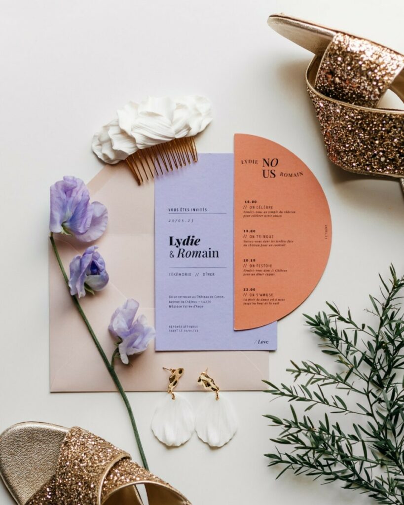 Faire-part de mariage Modern Love  pochette et découpe sur mesure – Colorplan Mandarin et Lavender – Impression blanche numérique