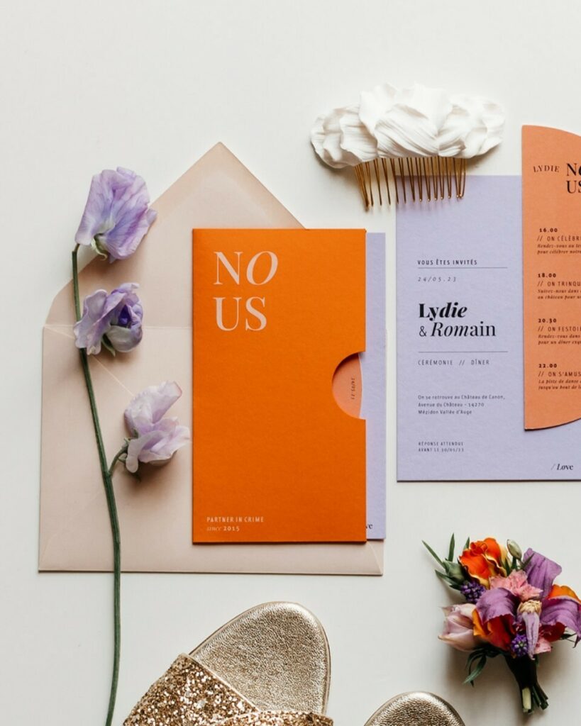 Faire-part de mariage Modern Love  pochette et découpe sur mesure – Colorplan Mandarin et Lavender – Impression blanche numérique