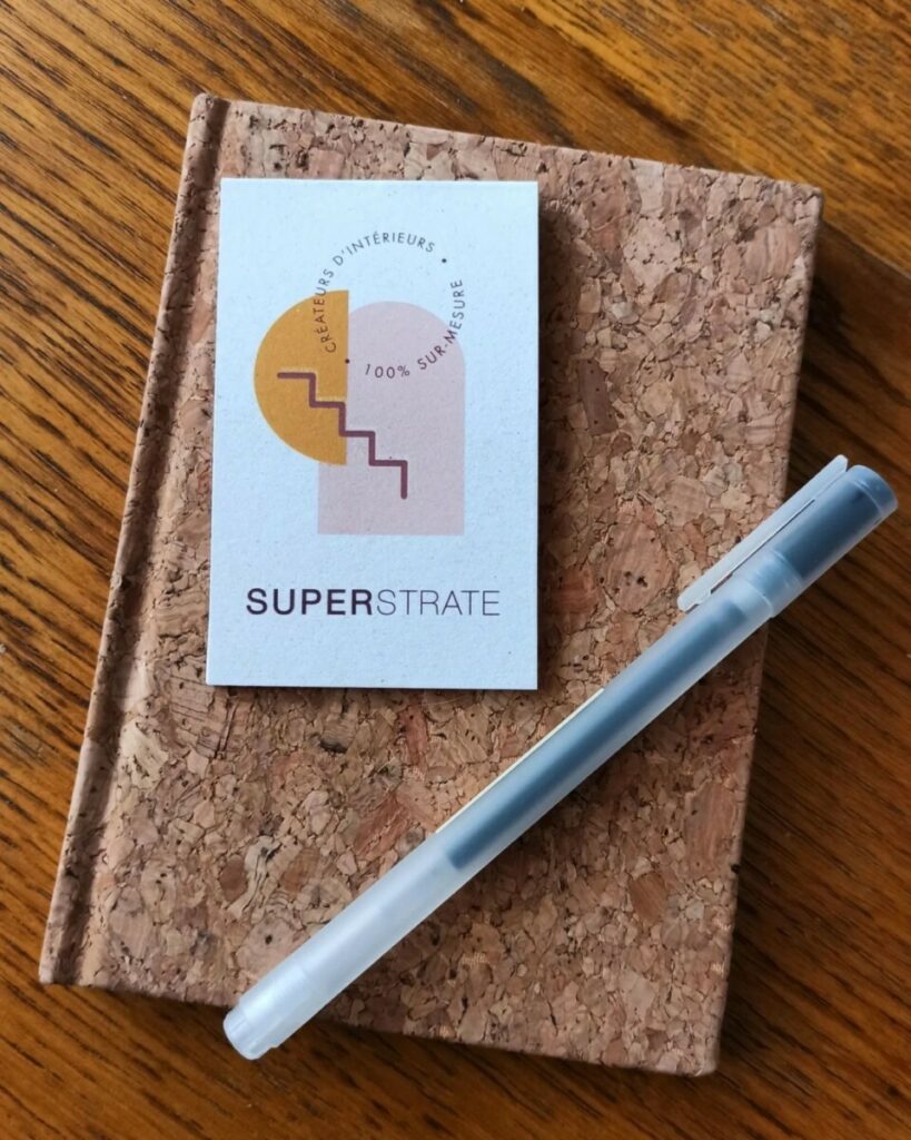 Cartes de visite dépliante pour architecte d’intérieur – Impression numérique – Papier 100% recyclé avec inclusion de fibre de maïs 250g Favini Crush