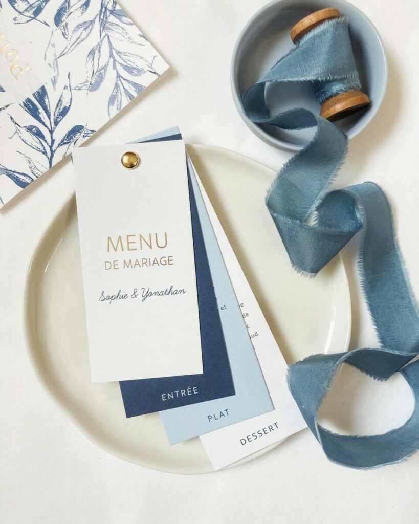 Menu de mariage type nuancier avec reliure par rivet doré – Dorure numérique OR Brillant – Colorplan Cobalt, Azure Blue 270gr
