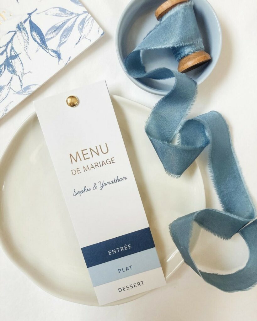 Menu de mariage type nuancier avec reliure par rivet doré – Dorure numérique OR Brillant – Colorplan Cobalt, Azure Blue 270gr