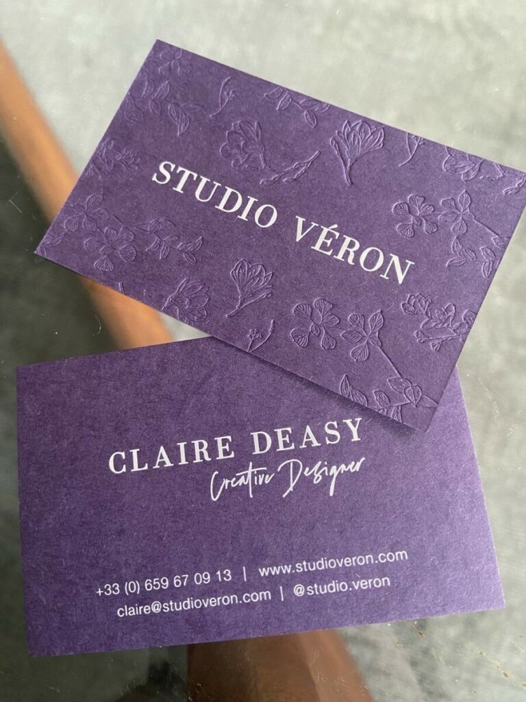 Carte de visite creative designer marquage à chaud argent mat et débossage pur en creux – Colorplan Amethyst 350gr