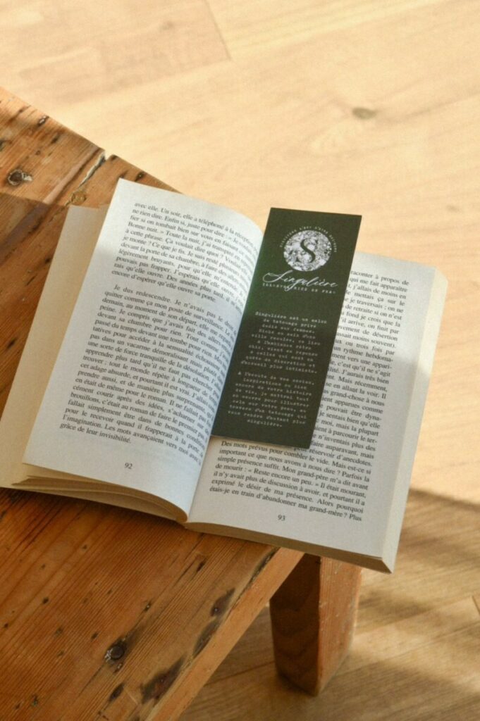 Marquage page impression kaki avec texte en réserve blanche – Olin Regular 300gr