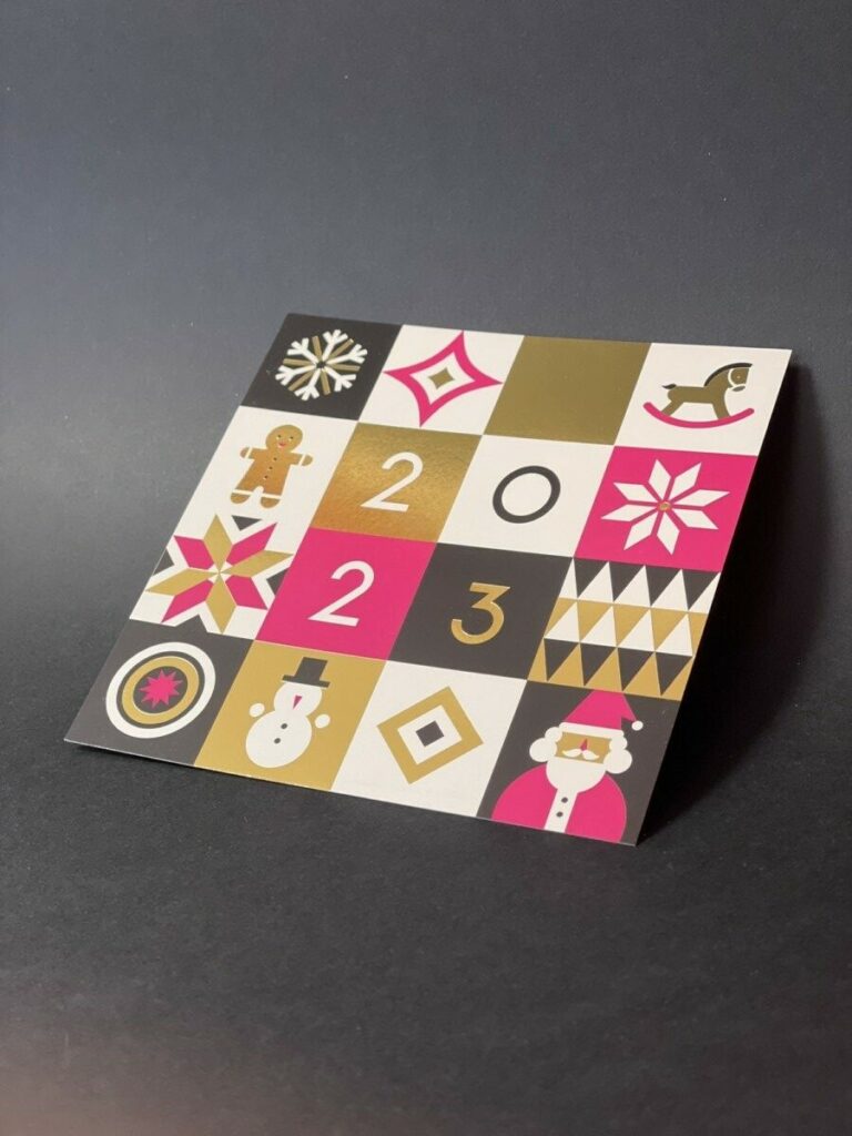 Cartes de voeux carrée pour agence de communication – Impression numérique Magenta et Noir – Dorure à chaud traditionelle Or Brillante – Olin Regular