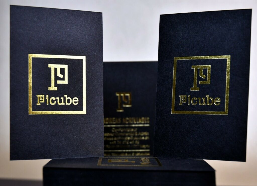 Cartes de visite Pi en marquage à chaud or brillant sur colorplan ebony black 350g