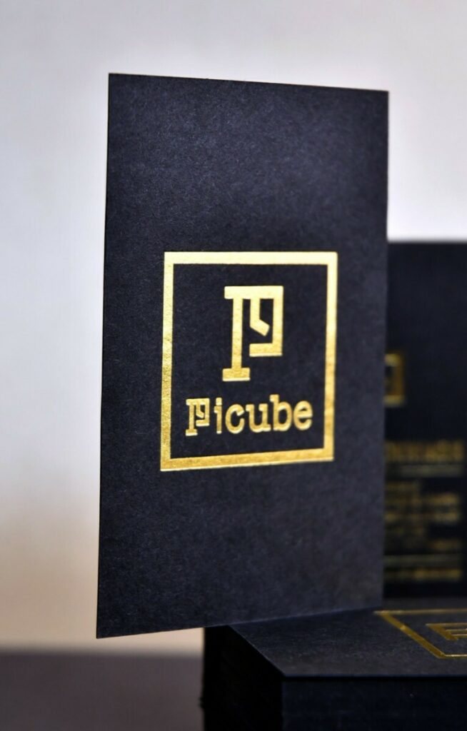 Cartes de visite Pi en marquage à chaud or brillant sur colorplan ebony black 350g