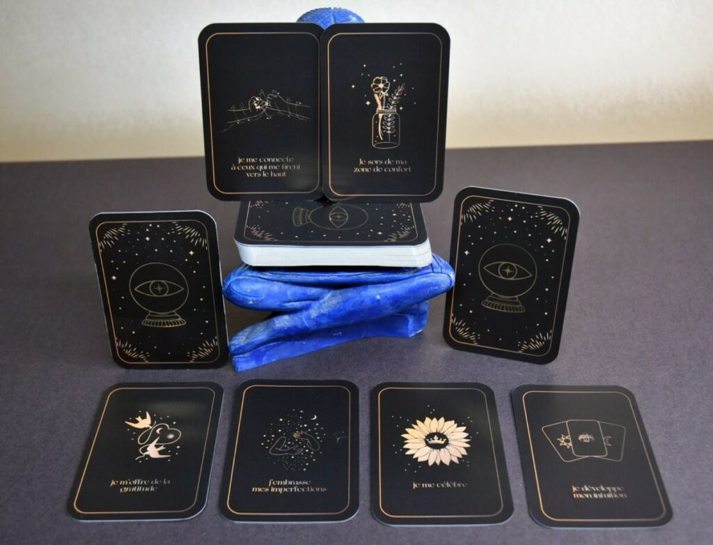 Mini oracle jeu de tarot divinatoire – Carte Graphique 280g – Pelliculage mat – 4 angles arrondis 9mm