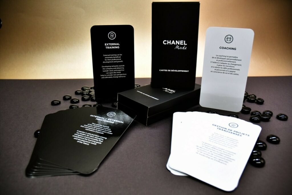 Cartes jeu coaching avec boite souple – Cartes avec pelliculage brillant et 4 angles arrondis 9mm – Carte Graphique 2 faces 280g