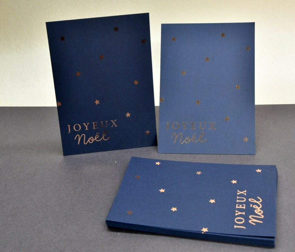 Cartes cadeau Noël – Dorure numérique rose gold sur papier de création teinté masse bleu – Sirio color dark blue 290gr/m2