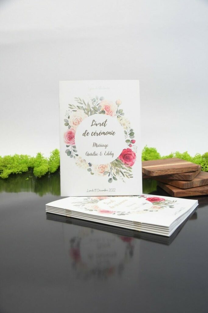 Livret de cérémonie mariage thème floral A5 – dorure numérique or brillant – agrafes dorées – couché mat