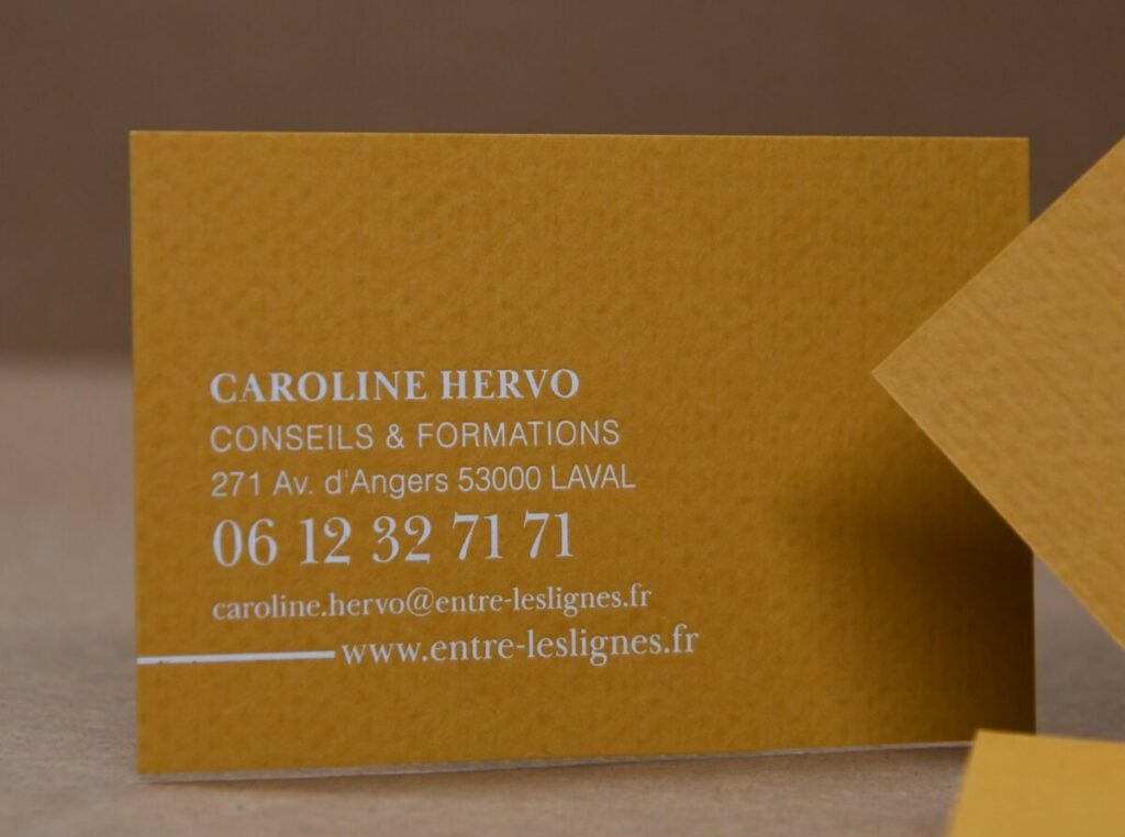 Cartes de visite agence de formation et conseil – Marquage à chaud blanc brillant – Freelife Merida Ochre