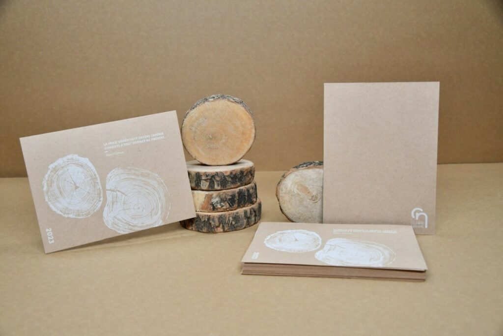 Cartes de voeux naturelle  veinage bois – Impression  blanche numérique sur papier recyclé à base de coque de Cacao – Cocoa Shell 300g