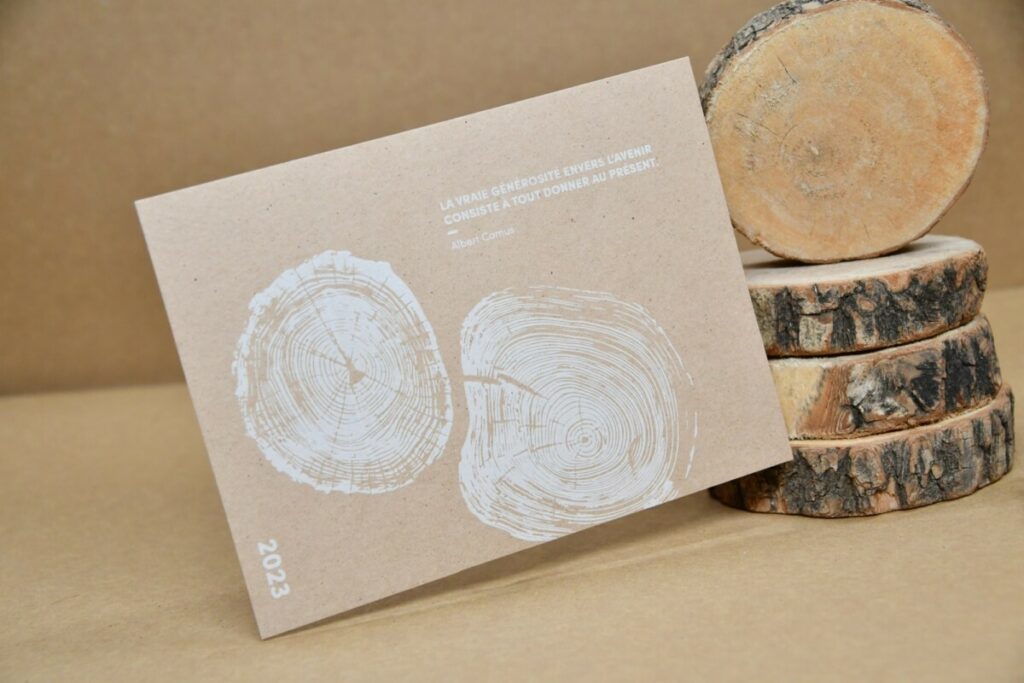 Cartes de voeux naturelle  veinage bois – Impression  blanche numérique sur papier recyclé à base de coque de Cacao – Cocoa Shell 300g