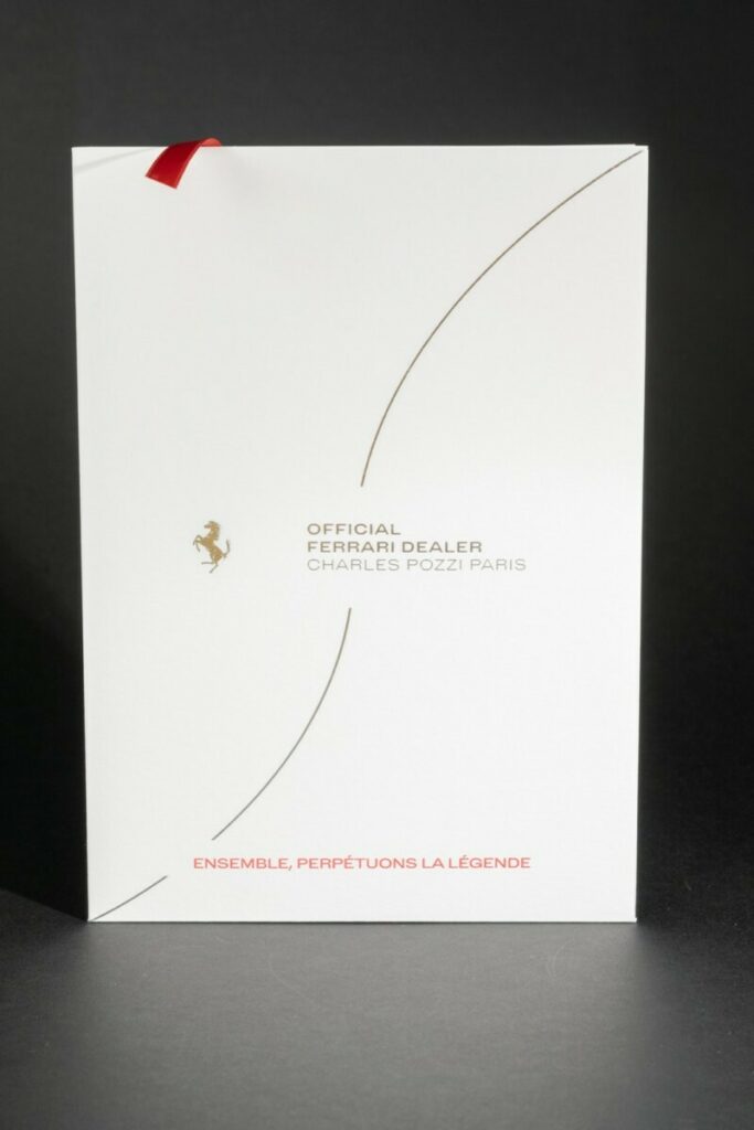 Carton d’invitation pochette sur mesure avec ruban d’éjection – Enveloppe assortie Old mill Premium white