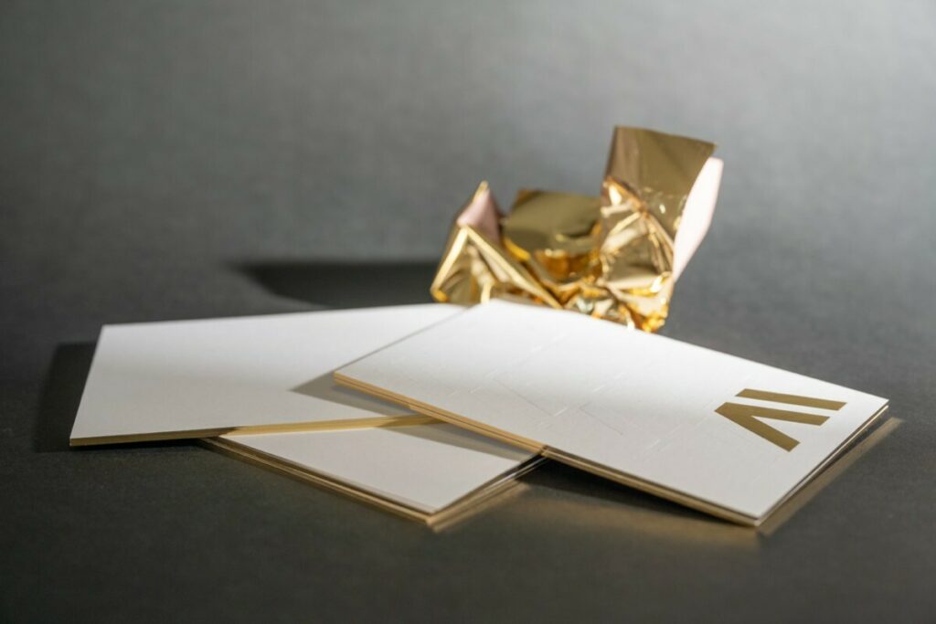 Carton d’invitation luxe contre collé 2mm – Gaufrage sans impression avec dorure sur tranche 4 cotés