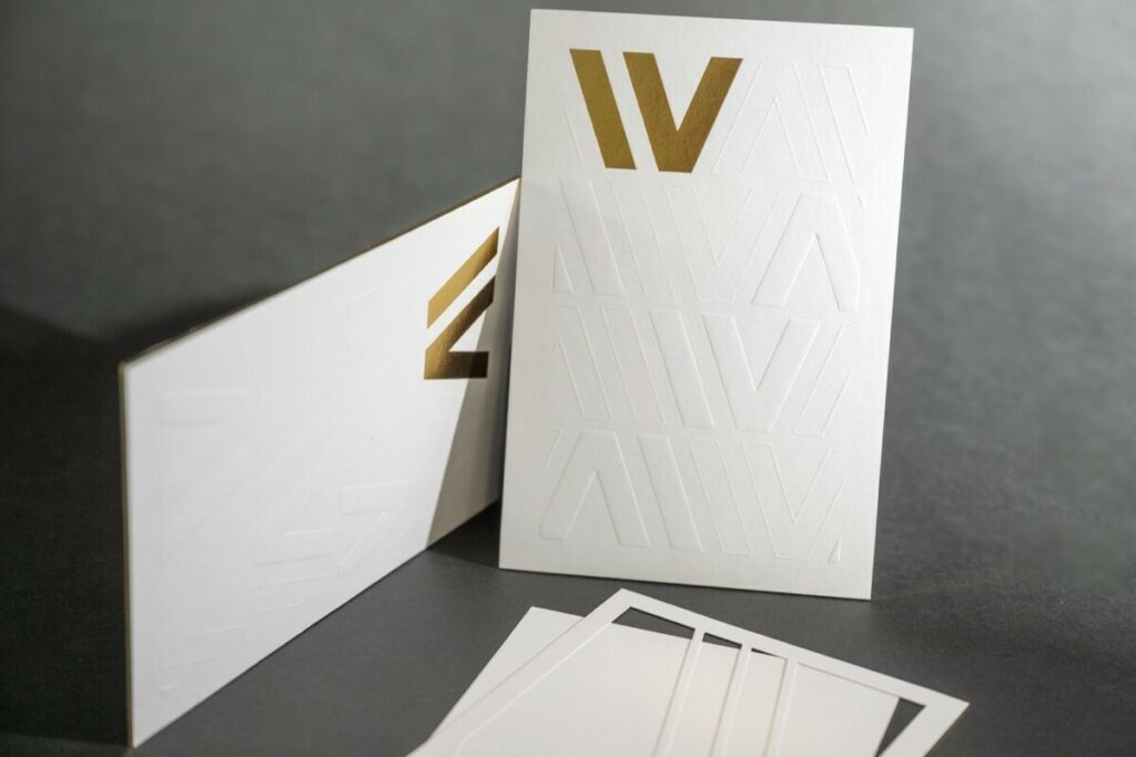 Carton d’invitation luxe contre collé 2mm – Gaufrage sans impression avec dorure sur tranche 4 cotés