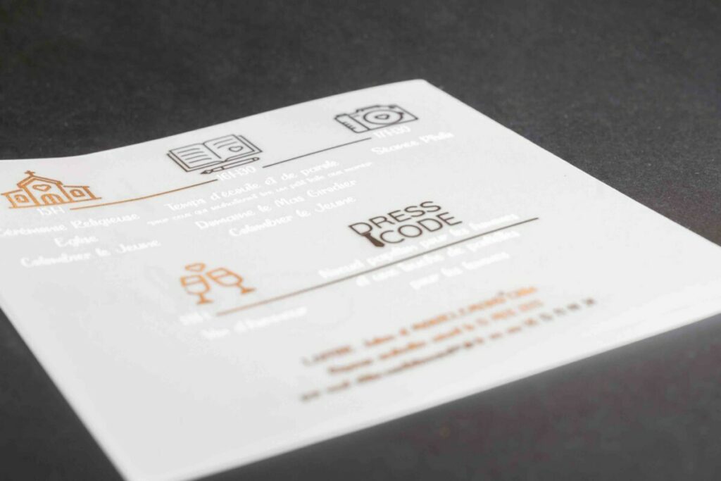 Faire-part de mariage carré un pli avec couverture en calque – Dorure numérique cuivre et impression blanche – Curious translucent 210g