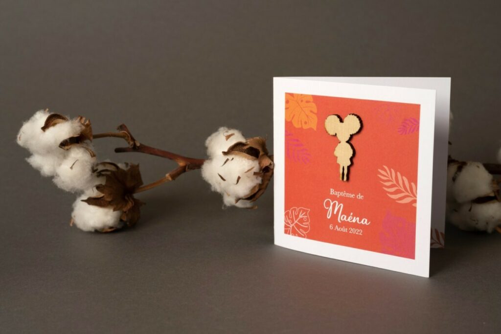Carte d’invitation baptême avec pli et silhouette de petite fille coupe afro en bois véritable 3mm – découpe laser – Olin regular Ultimate white 300g