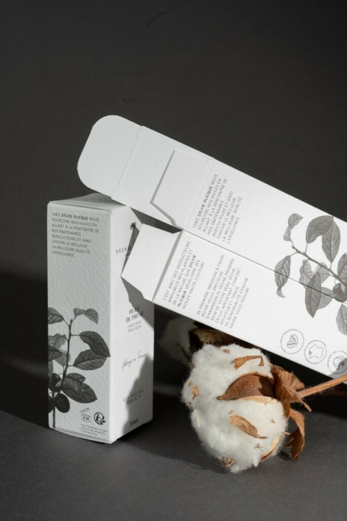 Etui packaging pour huile essentielle naturelle sur papier texturé – Impression offset noir – découpe à la forme – Tintoretto gesso 350g