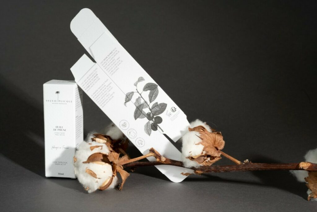 Etui packaging pour huile essentielle naturelle sur papier texturé – Impression offset noir – découpe à la forme – Tintoretto gesso 350g