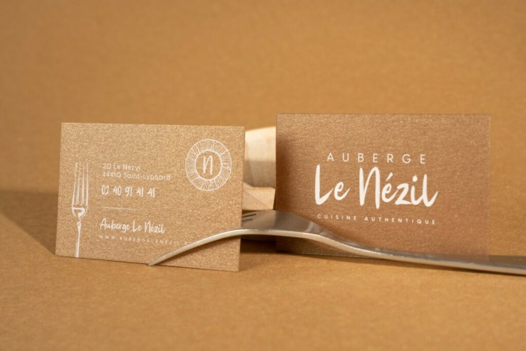Cartes de visite sur papier métalisé pour restaurant Auberge – Impression numérique blanche sur Cocktail Cuba Libre 290g