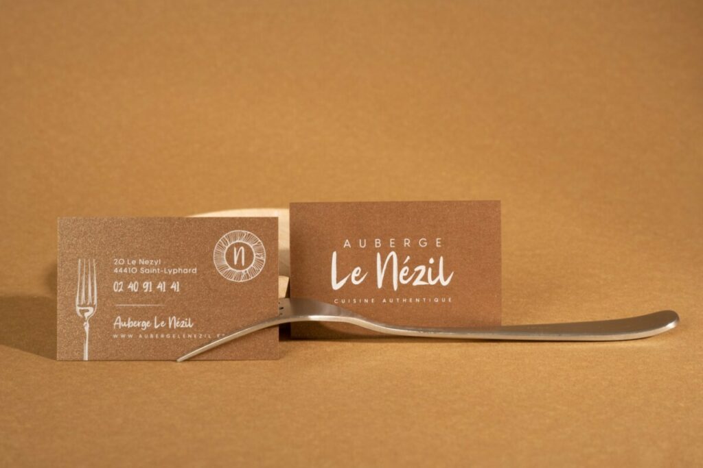 Cartes de visite sur papier métalisé pour restaurant Auberge – Impression numérique blanche sur Cocktail Cuba Libre 290g
