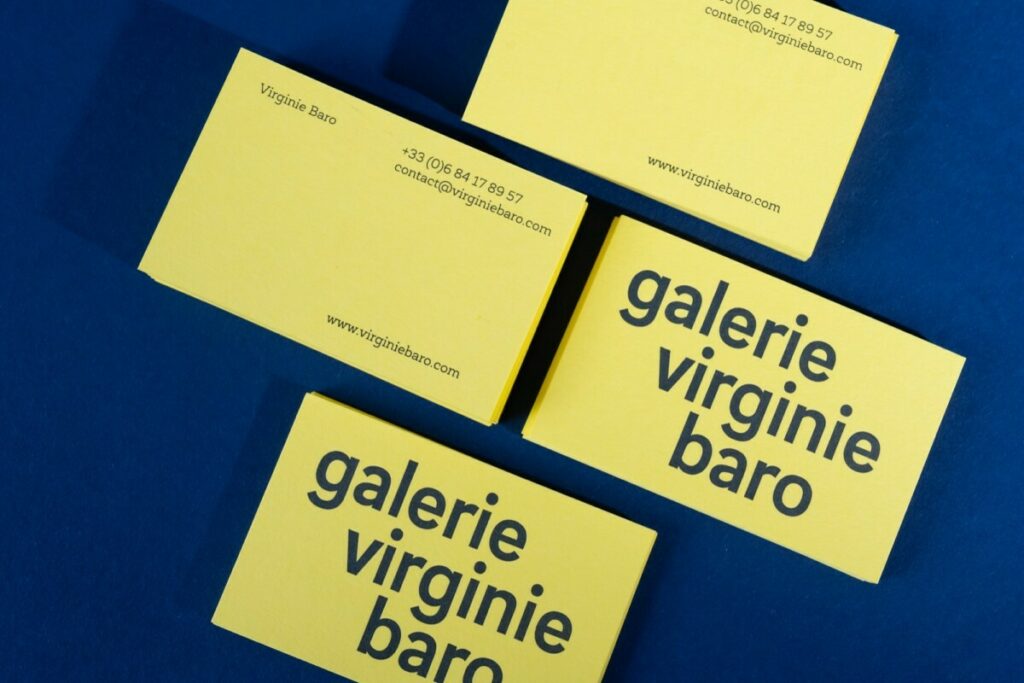 Cartes de visite Letterpress pour galerie d’art – Impression Letterpress noir en creux – Colorplan Factory yellow 350g