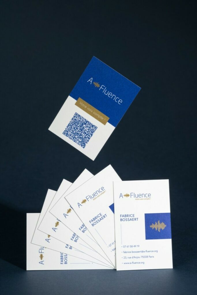 Cartes de visite pour cabinet de conseil avec QR code – Impression Pantone Bleu reflex et Or 872 – Inuit Origin blanc glacier 400g