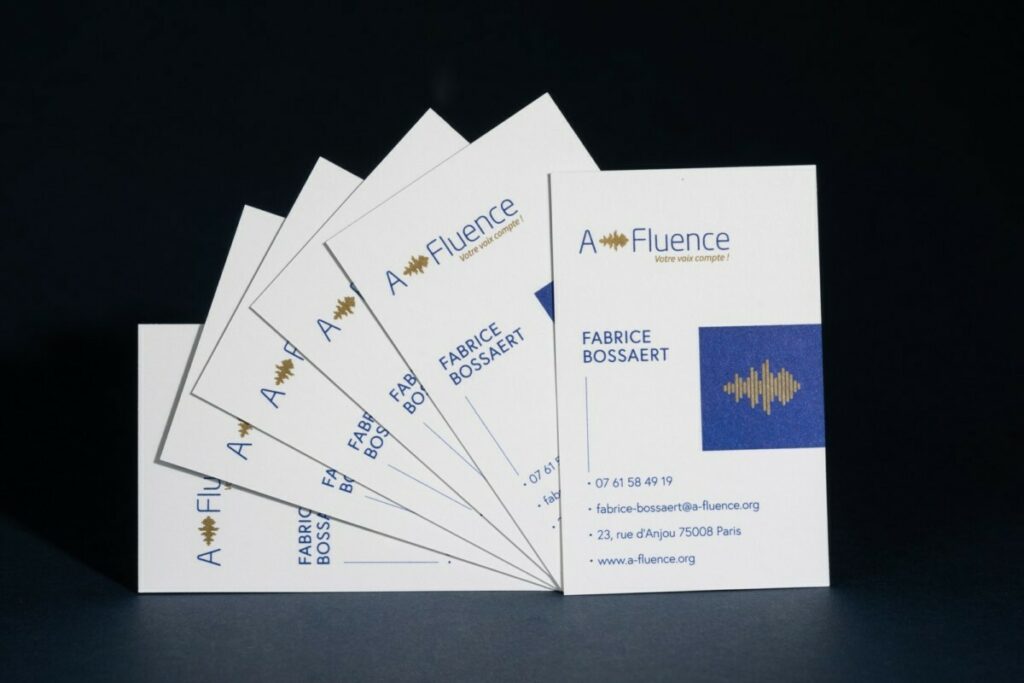 Cartes de visite pour cabinet de conseil avec QR code – Impression Pantone Bleu reflex et Or 872 – Inuit Origin blanc glacier 400g