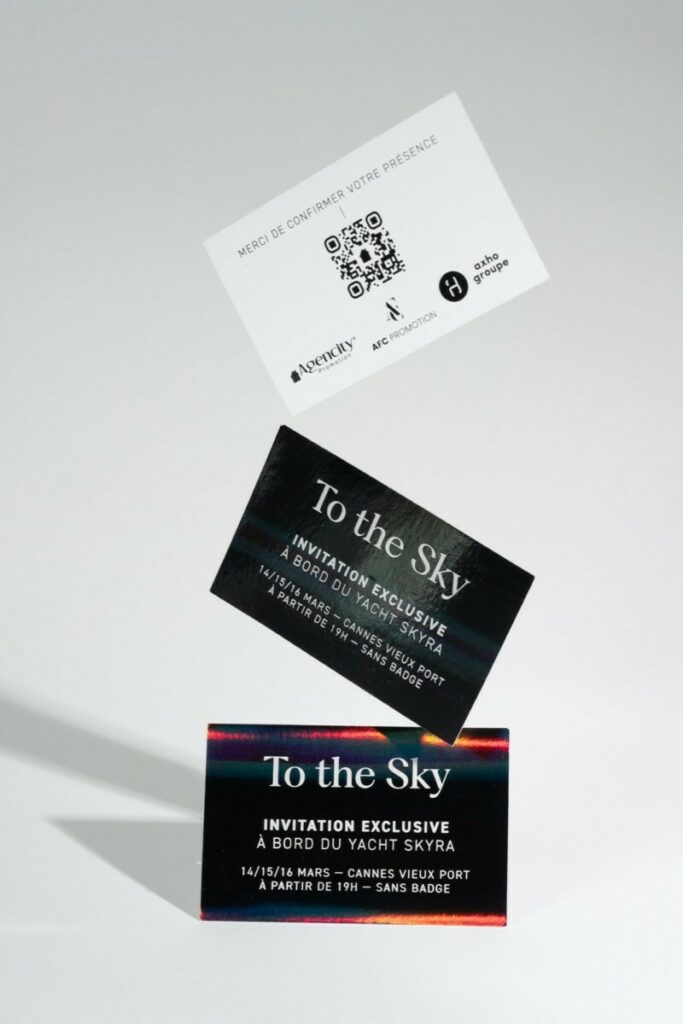 Carton d’invitation QR code exclusif pour yacht avec marquage à chaud bifrost hoiografic black – Couché mat 350g