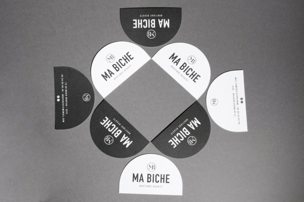 Cartes de visites Black and white pour institut de beauté sur papier teinté dans la masse avec découpe en forme d’arche – découpe numérique – colorplan ebony black, white frost, stone – Impression blanche numérique