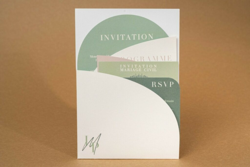 Faire-part de mariage avec pochette sur mesure et carton d’invitation en découpe numérique en forme d’arche – impression cmjn – Old mill premium white