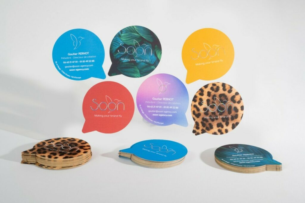 Cartes de visites en forme de bulle BD, phylactère – Dorure numérique Holographique 3D – Découpe laser – Pelliculage soft touch