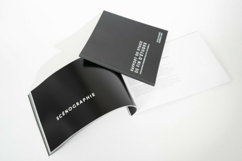 Rapport de stage et portfolio fin d’étude en reliure dos carré collé – Impression photos noir et blanc – Impression blanche numérique sur papier de création noir teinté masse – Sirio color black 290g
