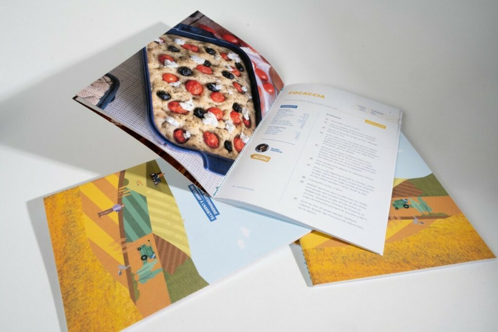 Carnet de recettes A5 avec photos et reliure en couture singer bleu assortie au pli – Olin regular Ultimate white