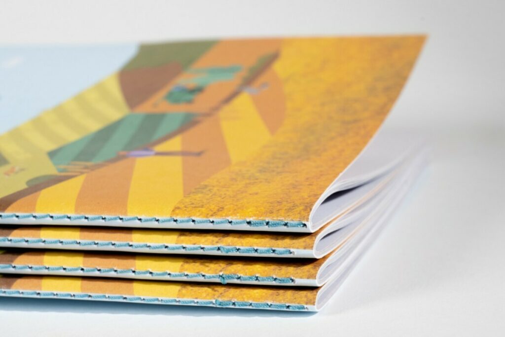 Carnet de recettes A5 avec photos et reliure en couture singer bleu assortie au pli – Olin regular Ultimate white