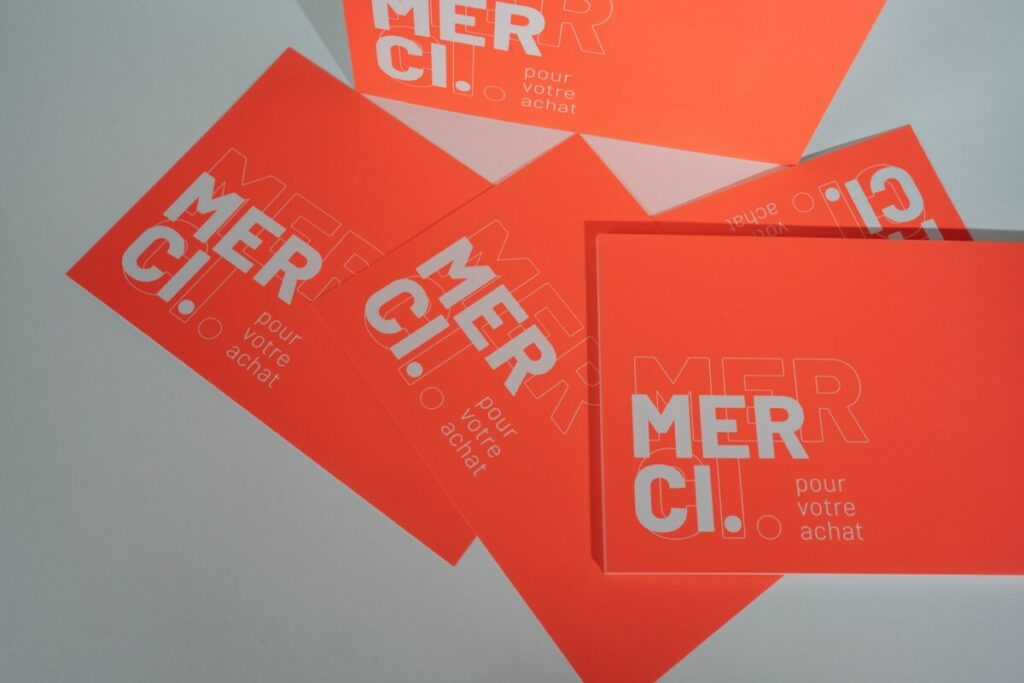 Flyer cartes de remerciements fluo – Impresssion Pantone rouge fluo 805c – couché mat 170g