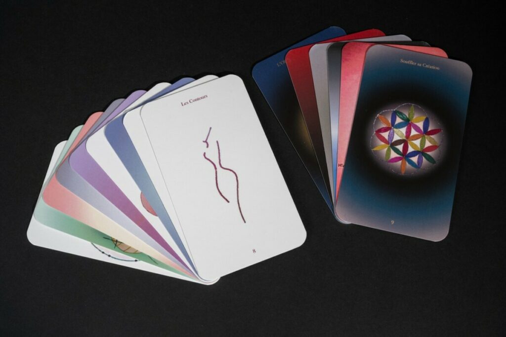 Jeu de carte oracle divinatoire – 4 angles arrondis 9mm – Dorure numérique verso avec logo – Pelliculage mat