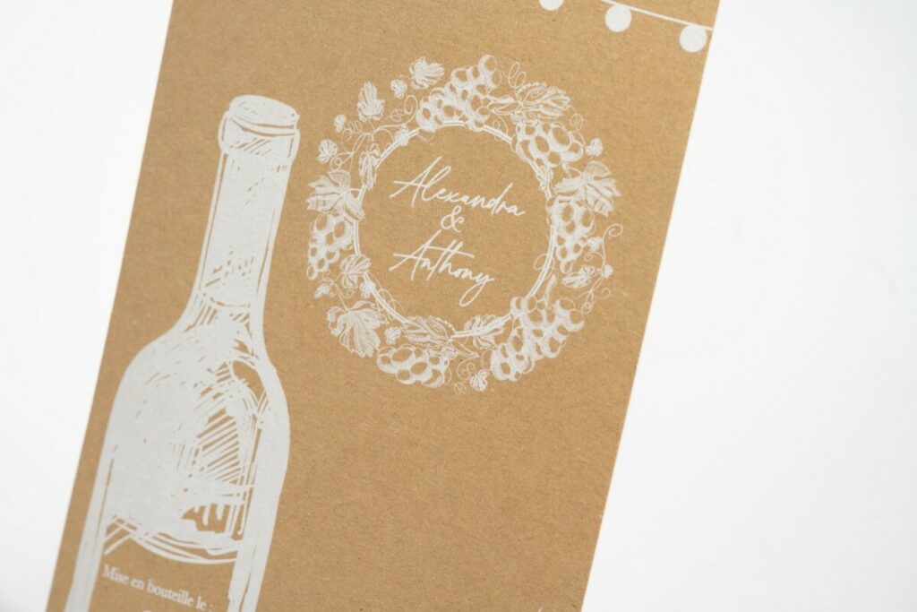 Faire-part de mariage Bordeaux thème grands vins – Impression imitation kraft sur papier blanc – Old mill premium white 250G