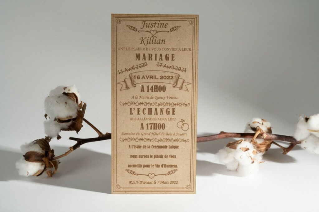 Faire-part de mariage en bois format portrait – Gravure et découpe laser sur MDF 3mm