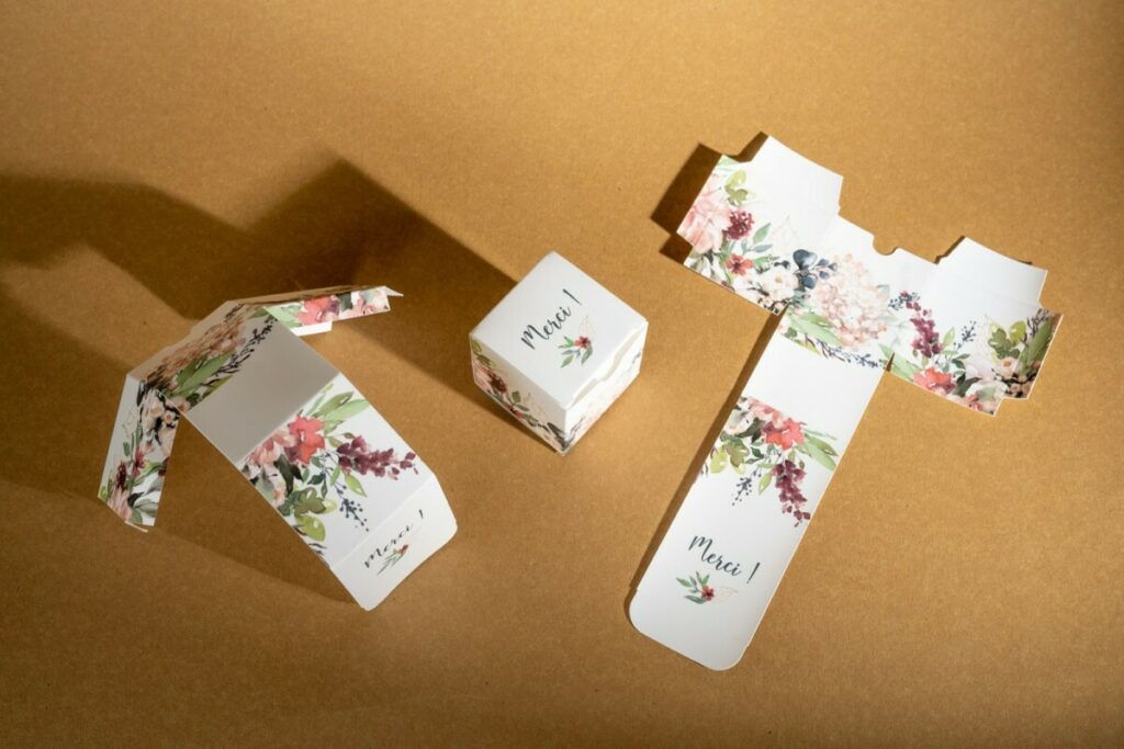 Mini boites à bonbon cube pour cadeau de mariage – Carte graphique 1 face avec pelliculage soft touch – Découpe numérique