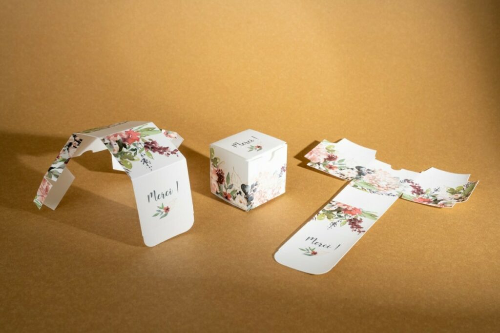 Mini boites à bonbon cube pour cadeau de mariage – Carte graphique 1 face avec pelliculage soft touch – Découpe numérique