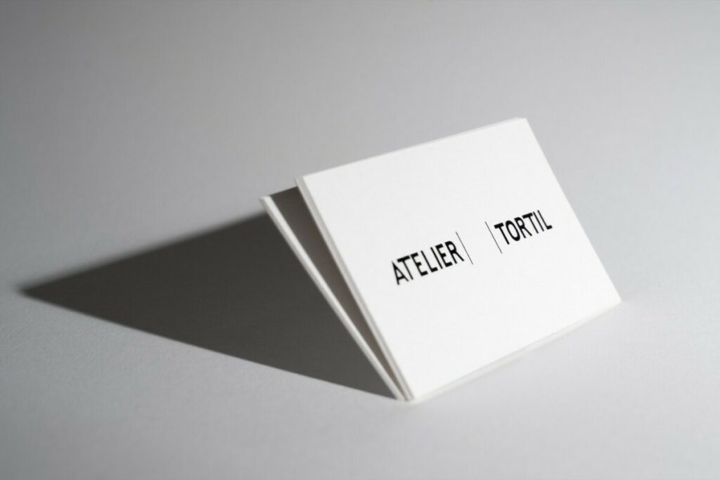 Cartes de visite pour galerie d’art – Dorure à chaud noir brillante – Materica Gesso 360gr/m2
