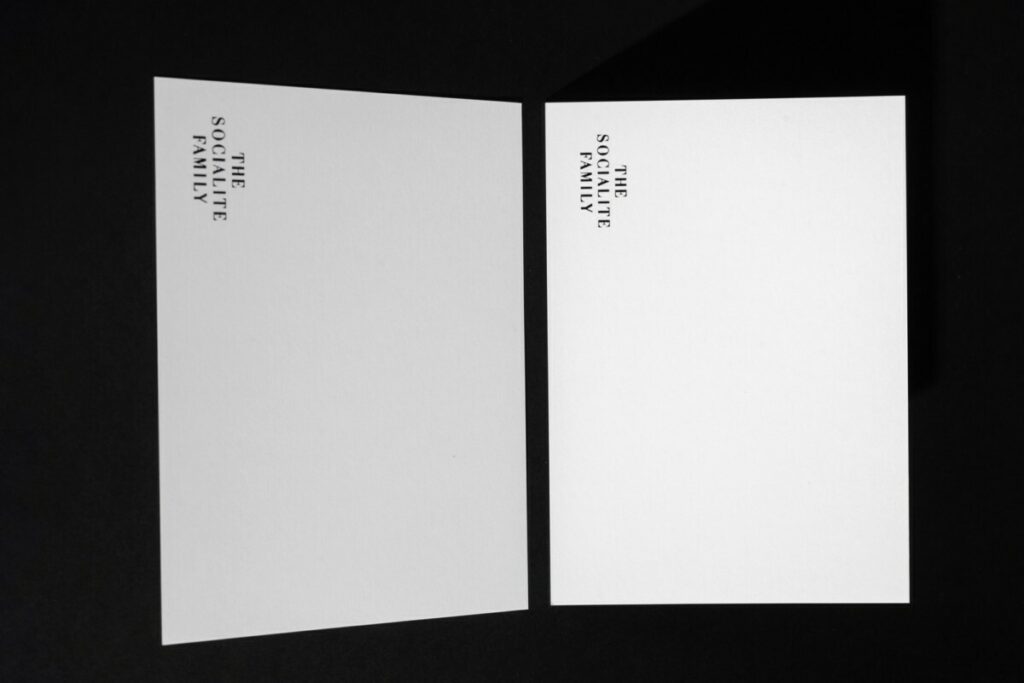 Carton de correspondance A6 pour créateur de meuble – Marquage à chaud noir brillant sur papier de création Conqueror Wove Blanc 300gr/m2
