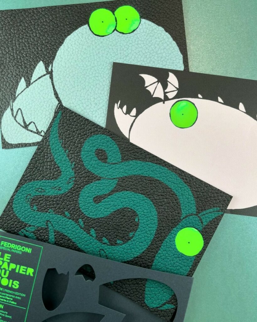 Projet communication papier du mois – Pochette et cartes sur mesure – Impression Pantone offset noir – Marquage à chaud vert fluo Trance Green 6725 – Imitlin E/R00 Diana